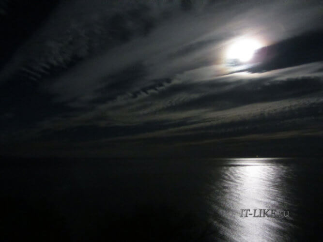 Небо ночью на море в Крыму